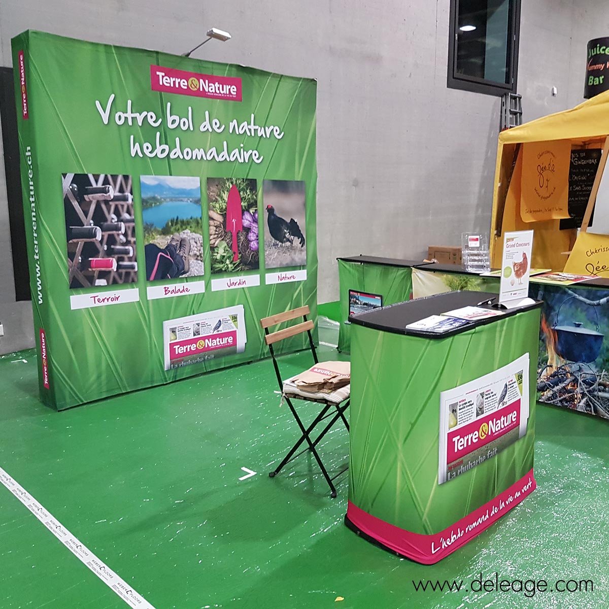 stand-exposition-tissu-banque-accueil