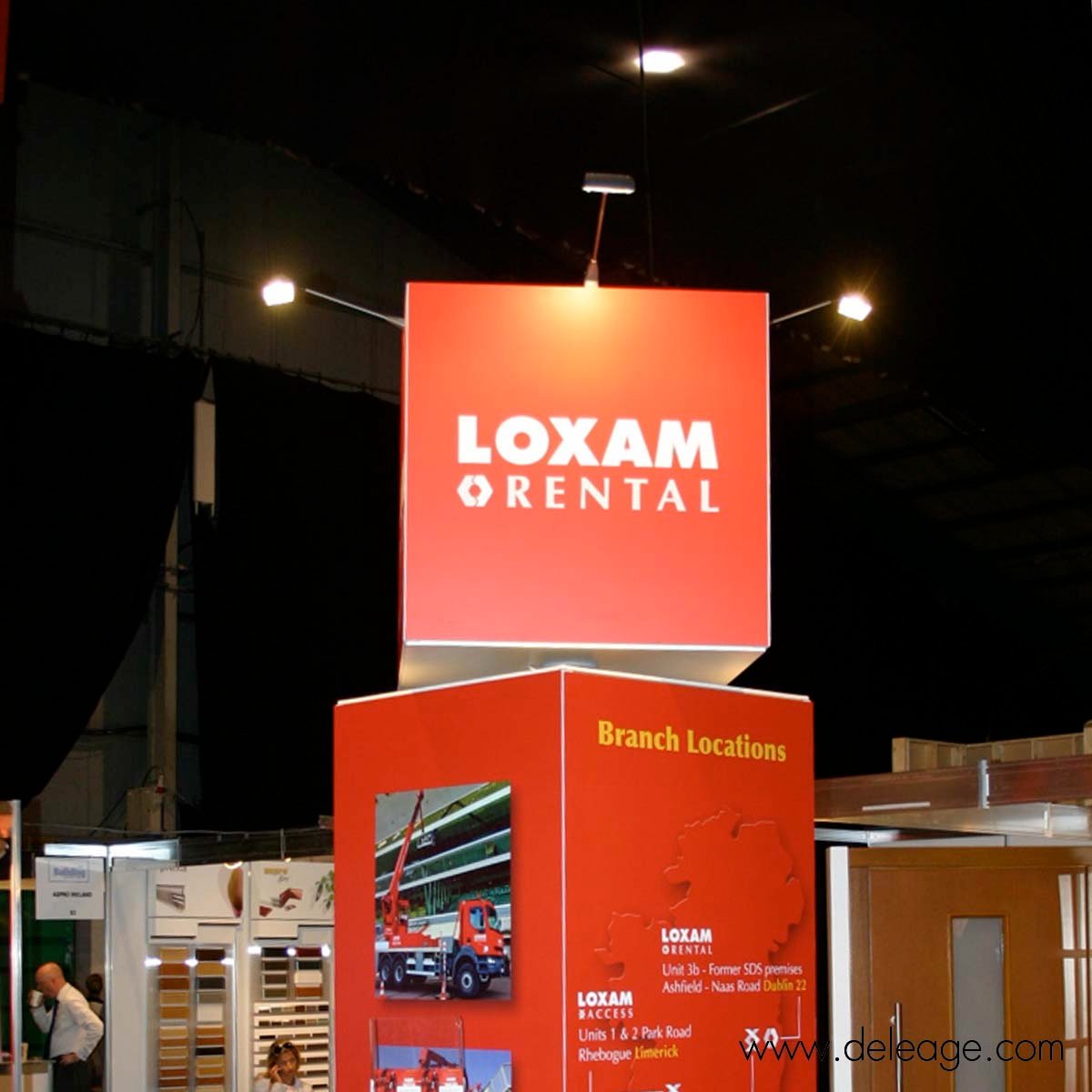 signalétique-stand-suspendu