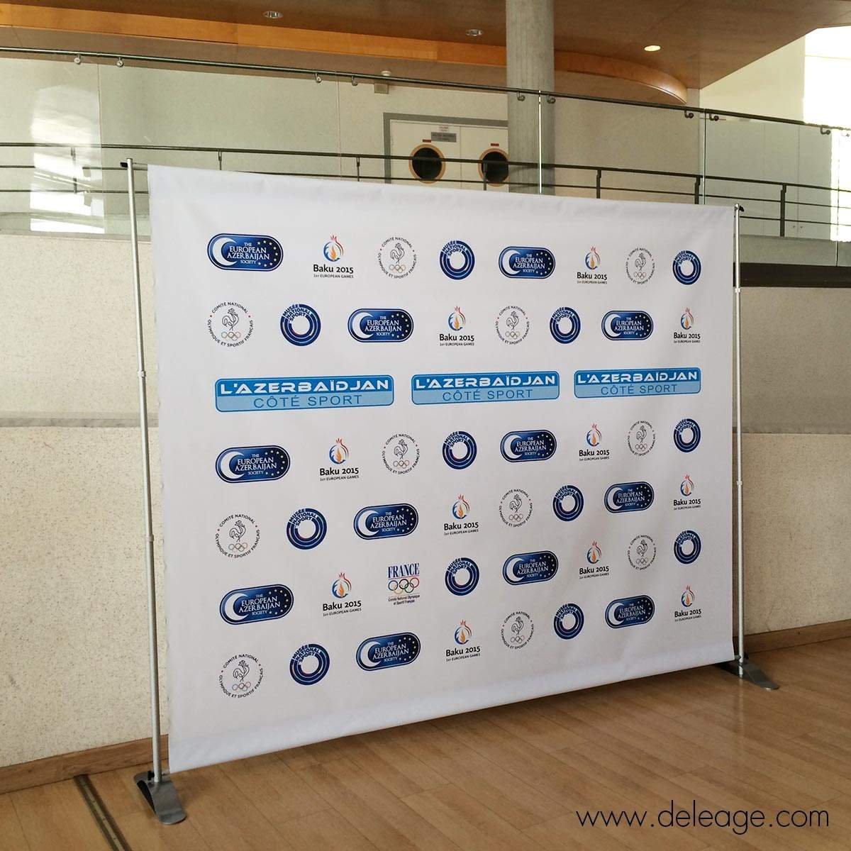 photocall-mur-telescopique-economique-1.jpg3