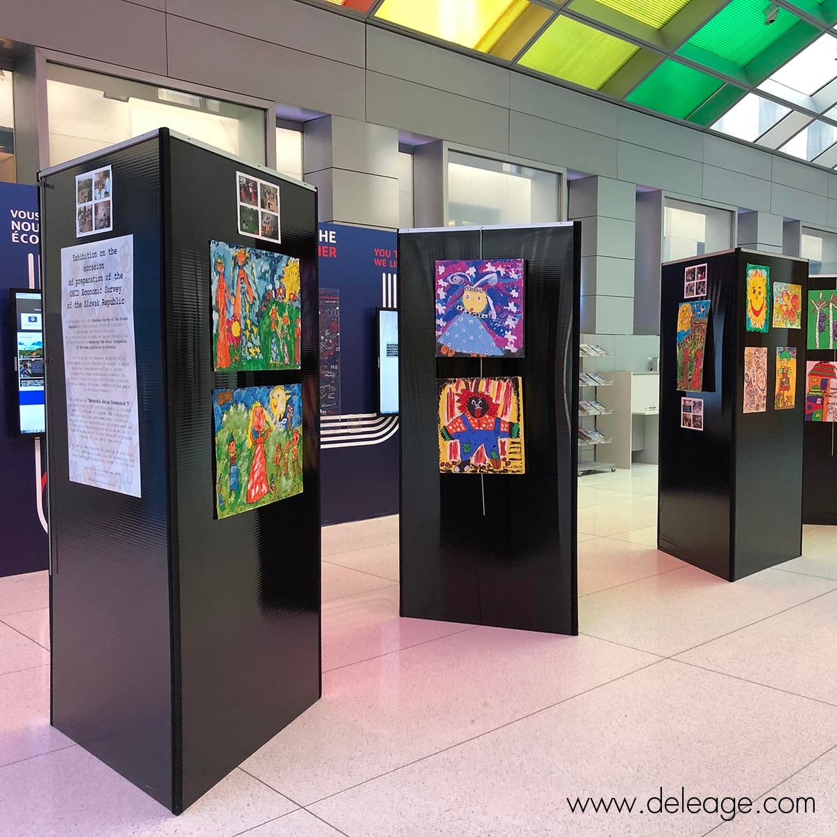 exposition-tour-tableaux-cimaises-rails