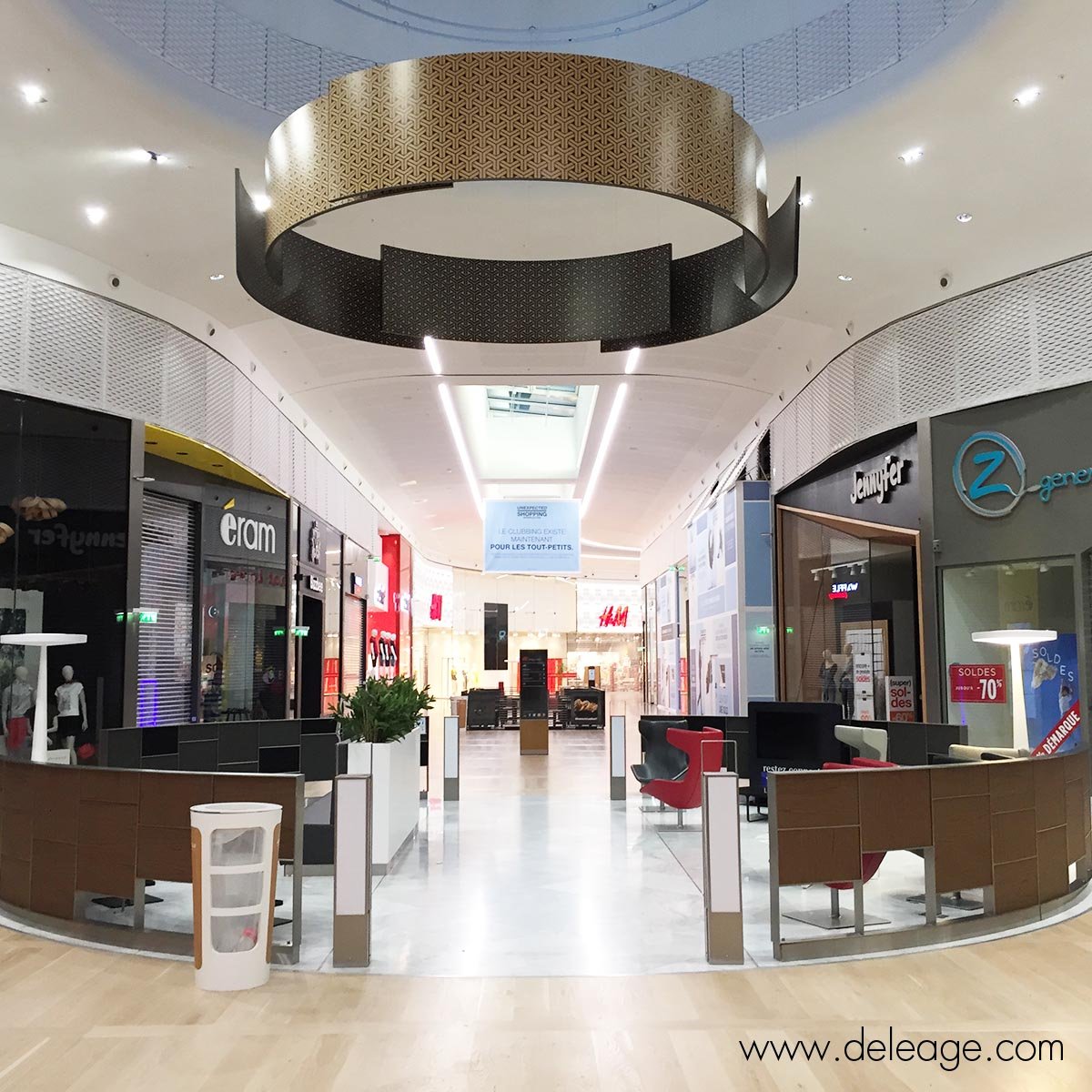 T3-enseigne-suspendue-centre-commercial