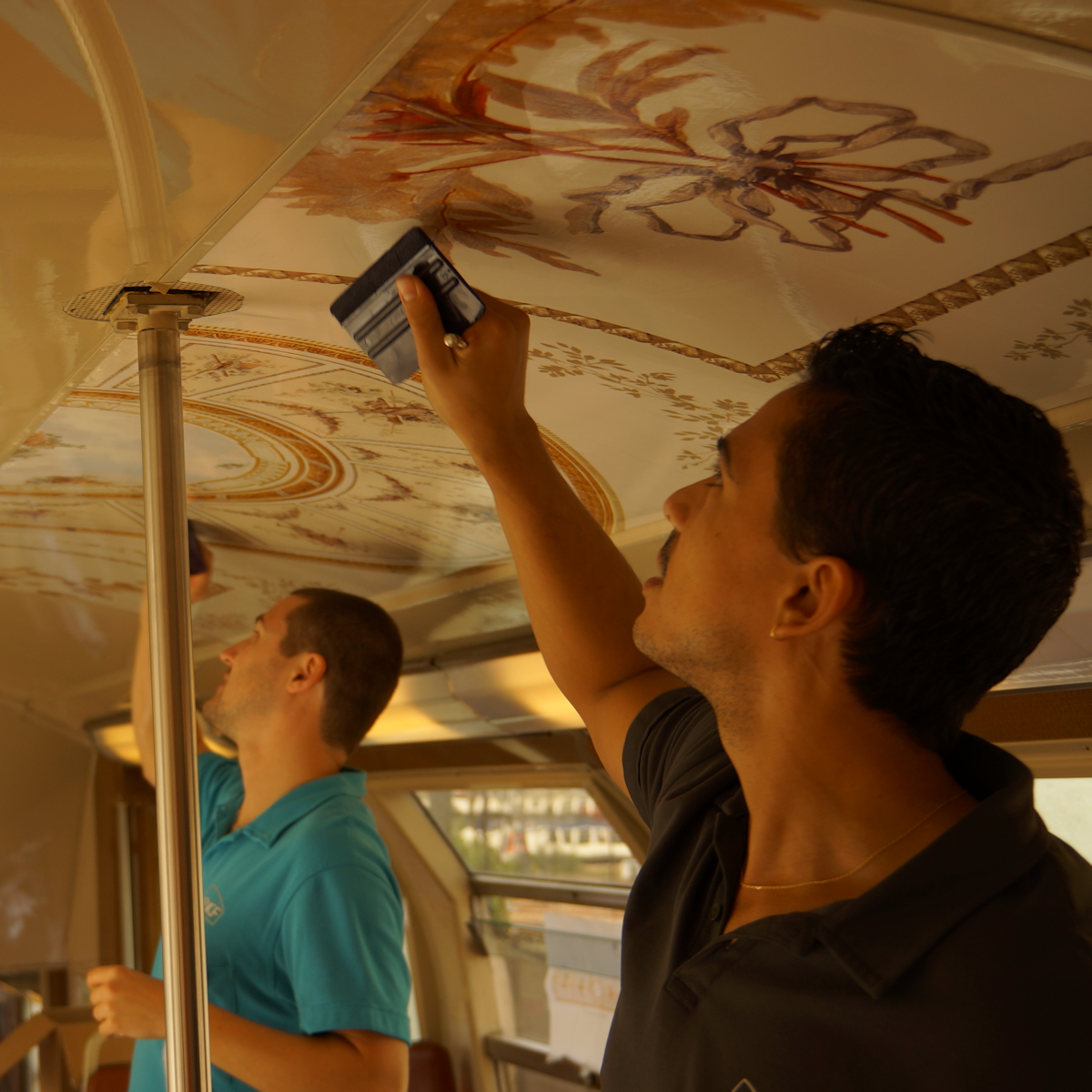 décor-antigraffiti-intérieur-train-chateuxdeversailles