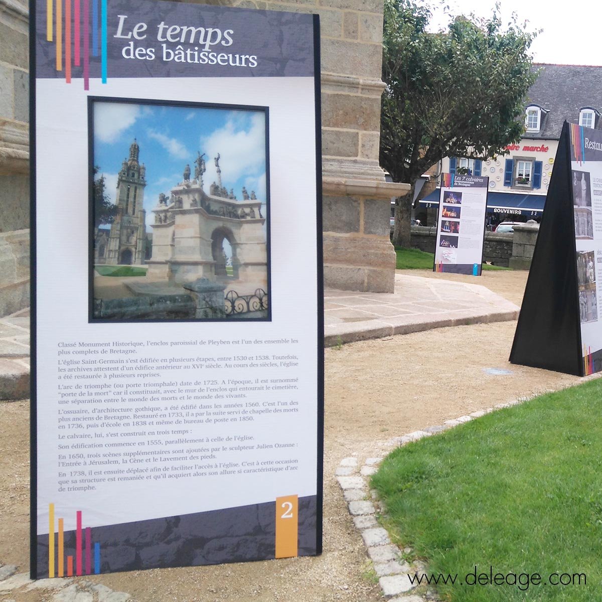 exposition-panneau-pyramide-vitrine-7