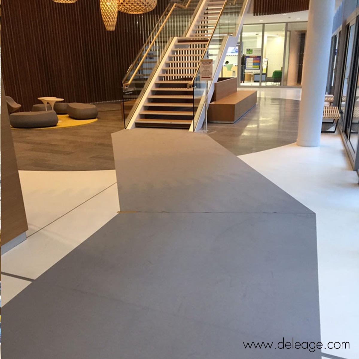 moquette-grise-escalier