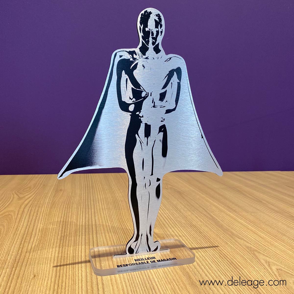 trophee-alu-brosse-socle-plexi-2