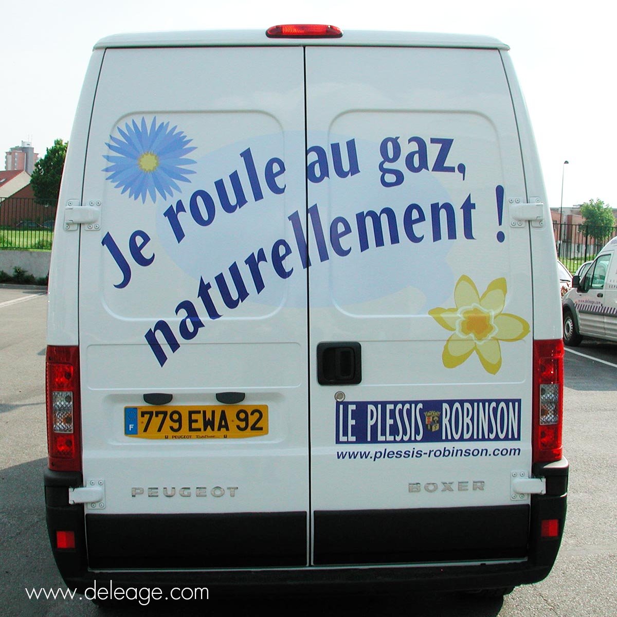 lettrage-adhésif-imprimé-sur-véhicule (4)