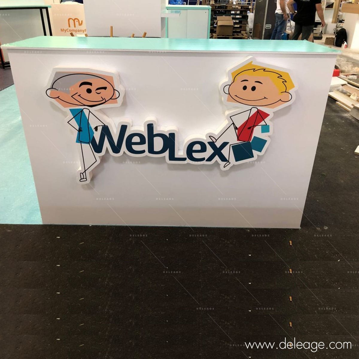 comptoir-de-stand-avec-logo-en-relief Comptoir de stand avec logo en relief