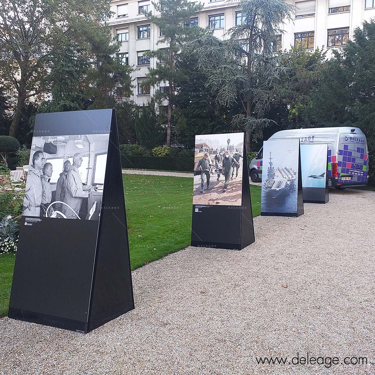 exposition-exterieur- totem-pyramide-3
