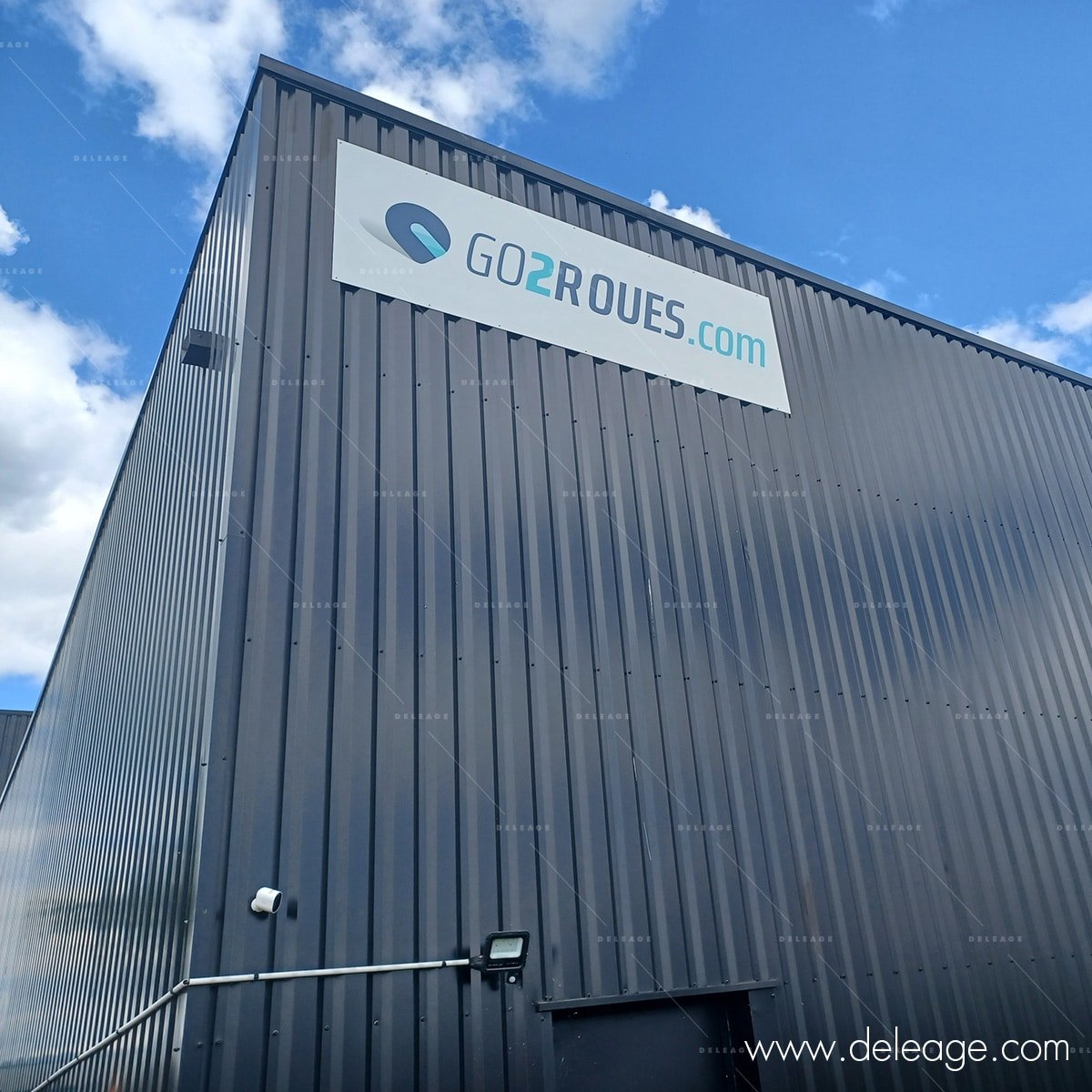 panneau-aluminium-pour enseigne-batiment