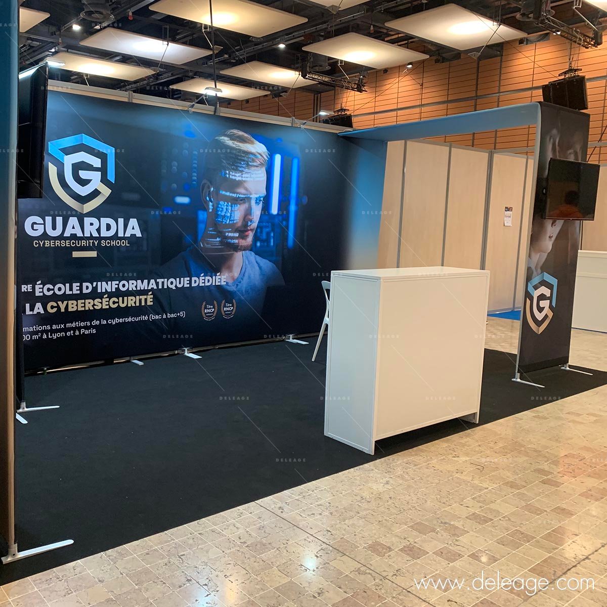 Stand arche TV en tissu