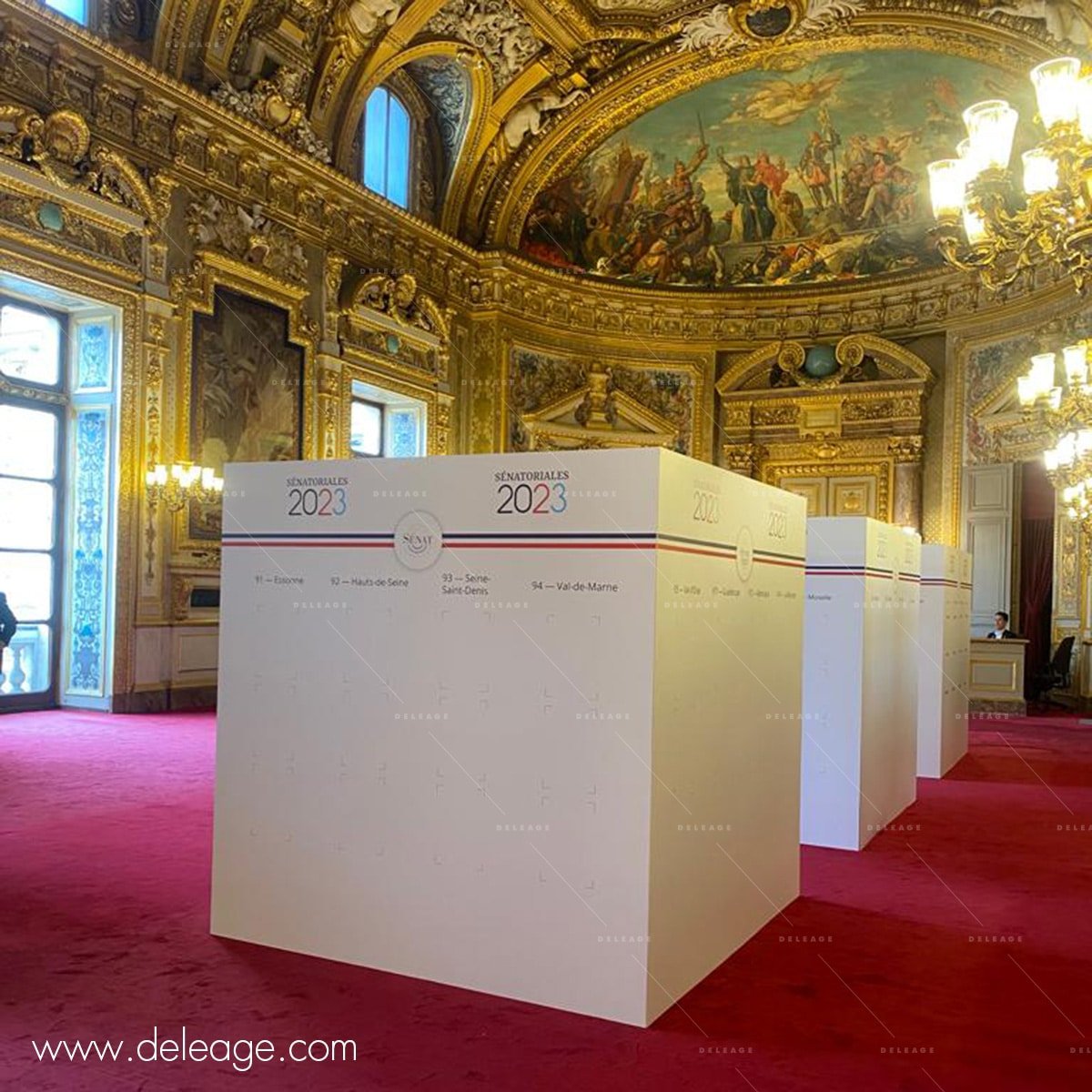 structure-cube-affichage-senat Cube géant au Sénat