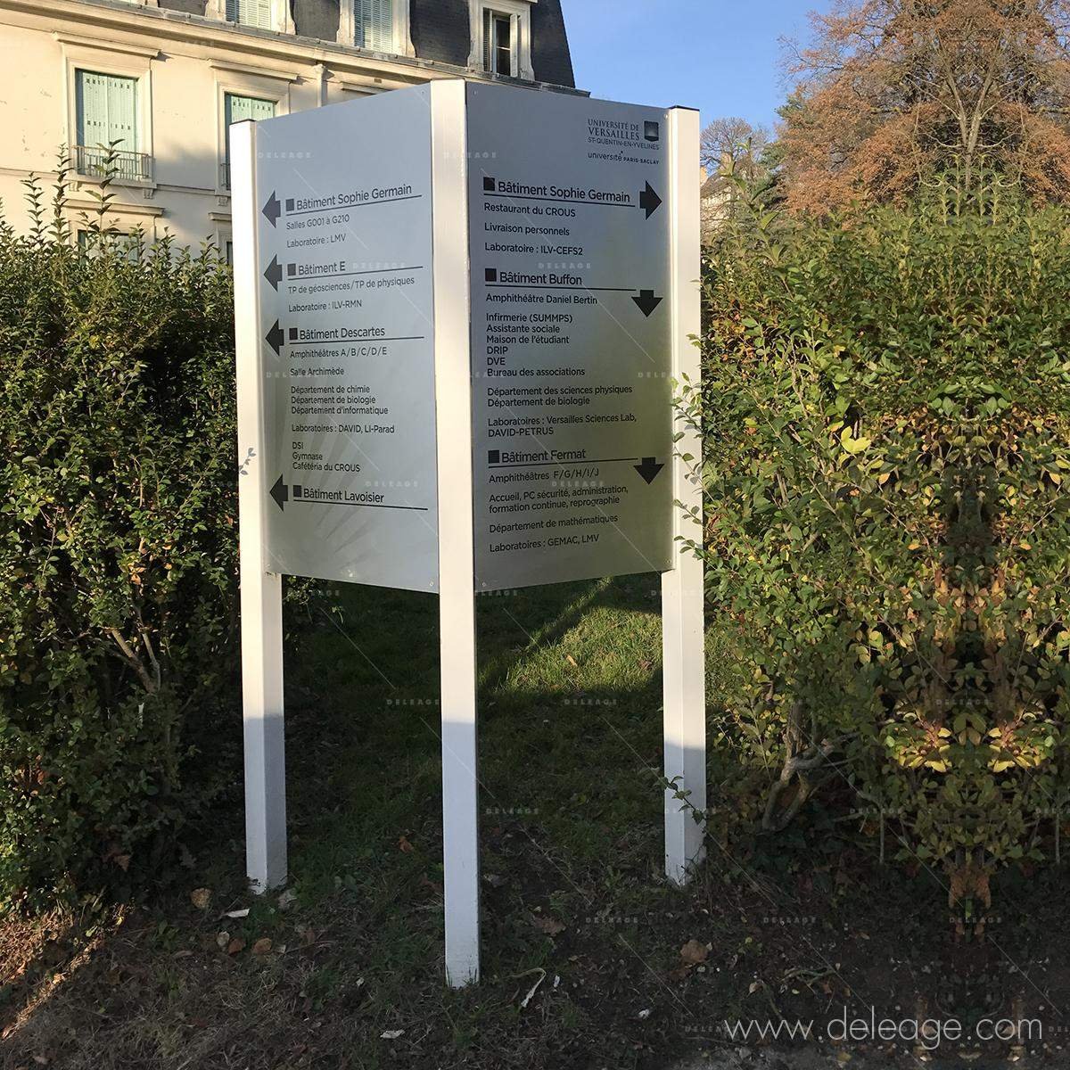 totem-enseigne-exterieur-en-situation-2