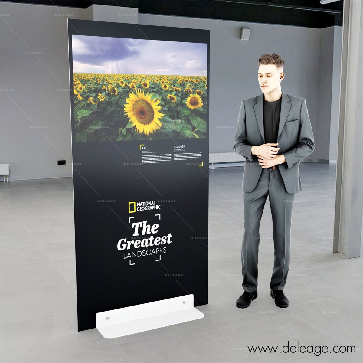 panneau-sur-socle-embase-interieure-en-situation