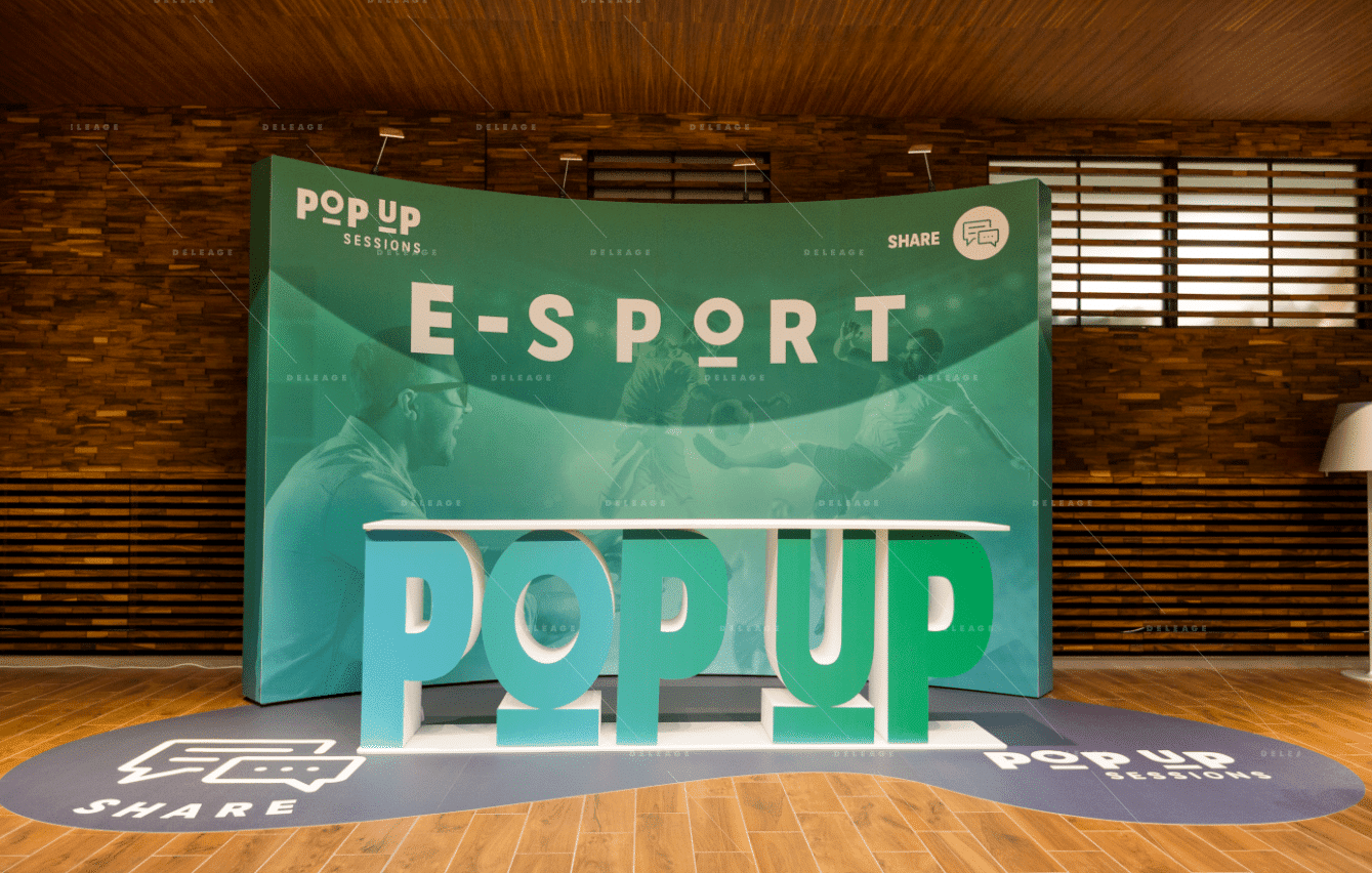 Banque-accueil-avec-lettrage-polystyrène