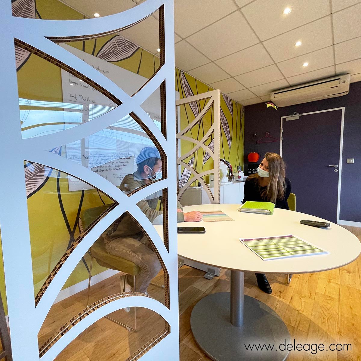 totem-carton-deco-transparent-6