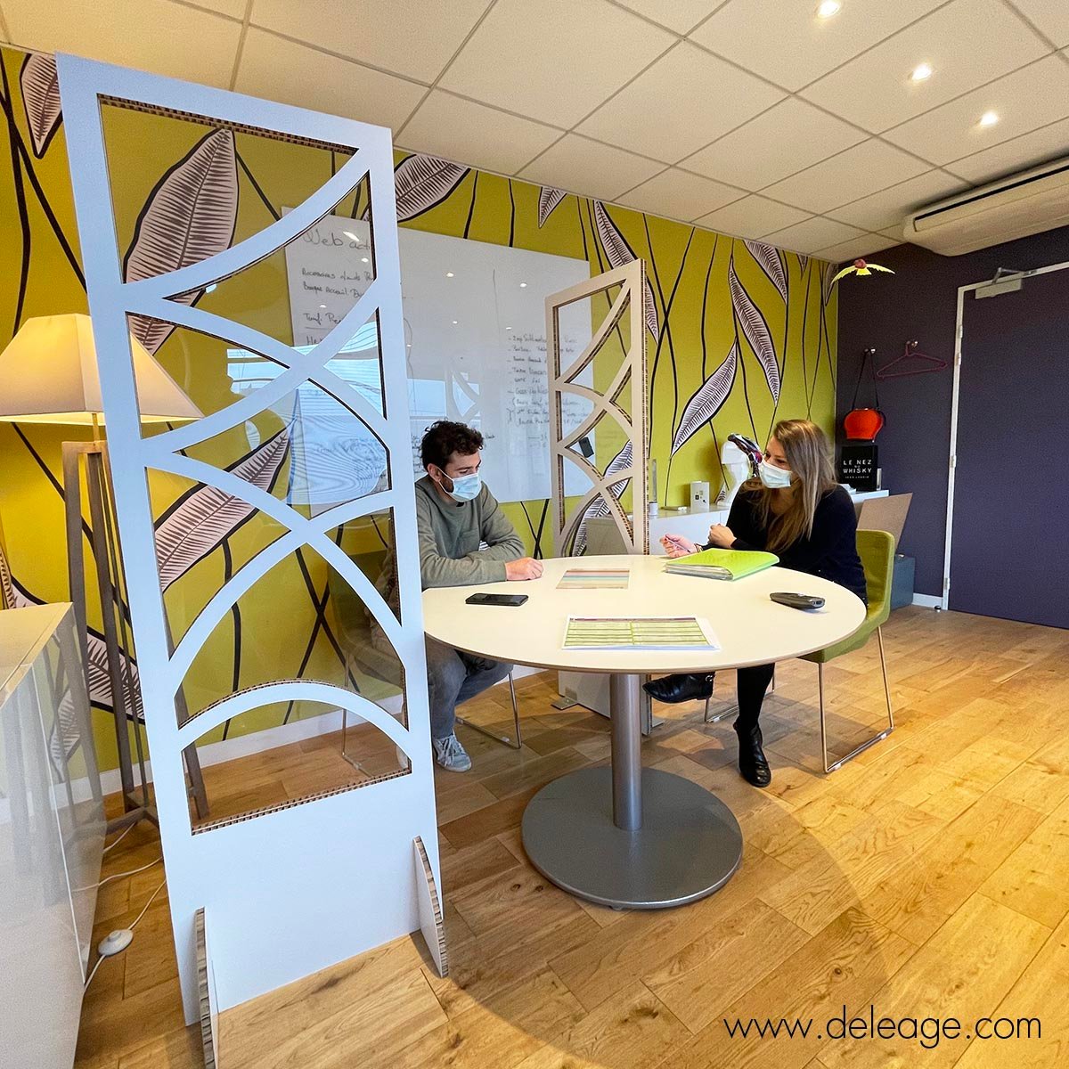 totem-carton-deco-transparent-7