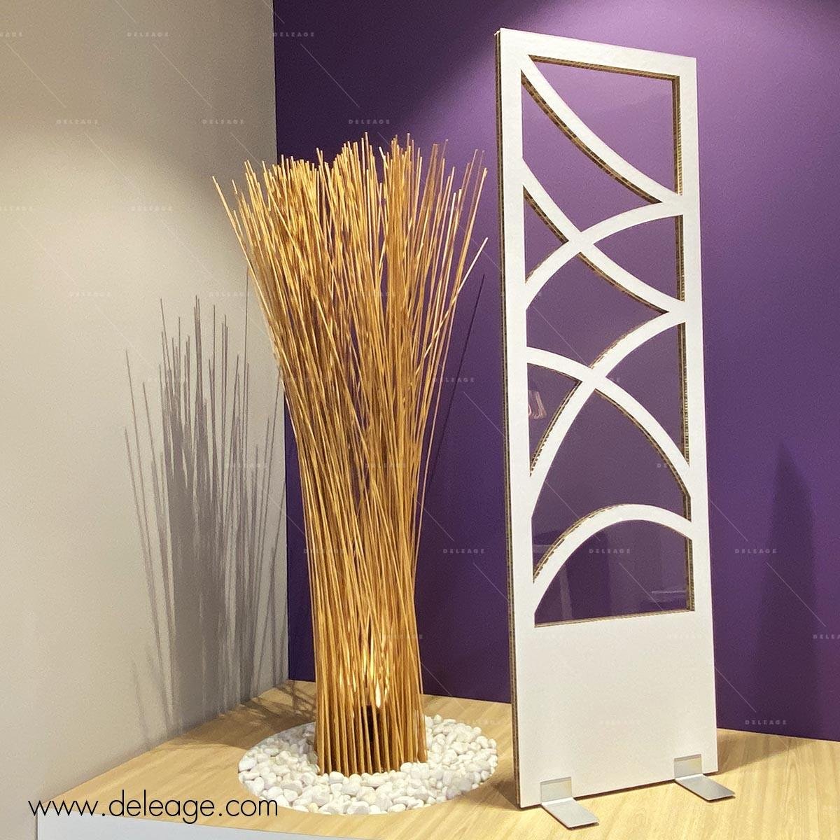 totem-carton-déco-transparent-pieds-aluminium-2