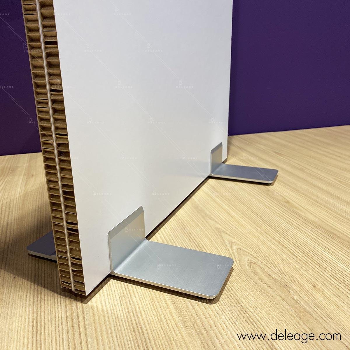 totem-carton-deco-transparent-pieds-aluminium-3