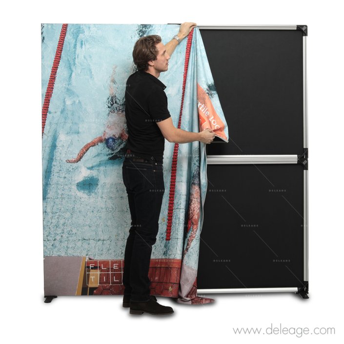 flexicadre-4-cadres-tissu-tendu-2 Pose du visuel filant sur FLEXICADRE